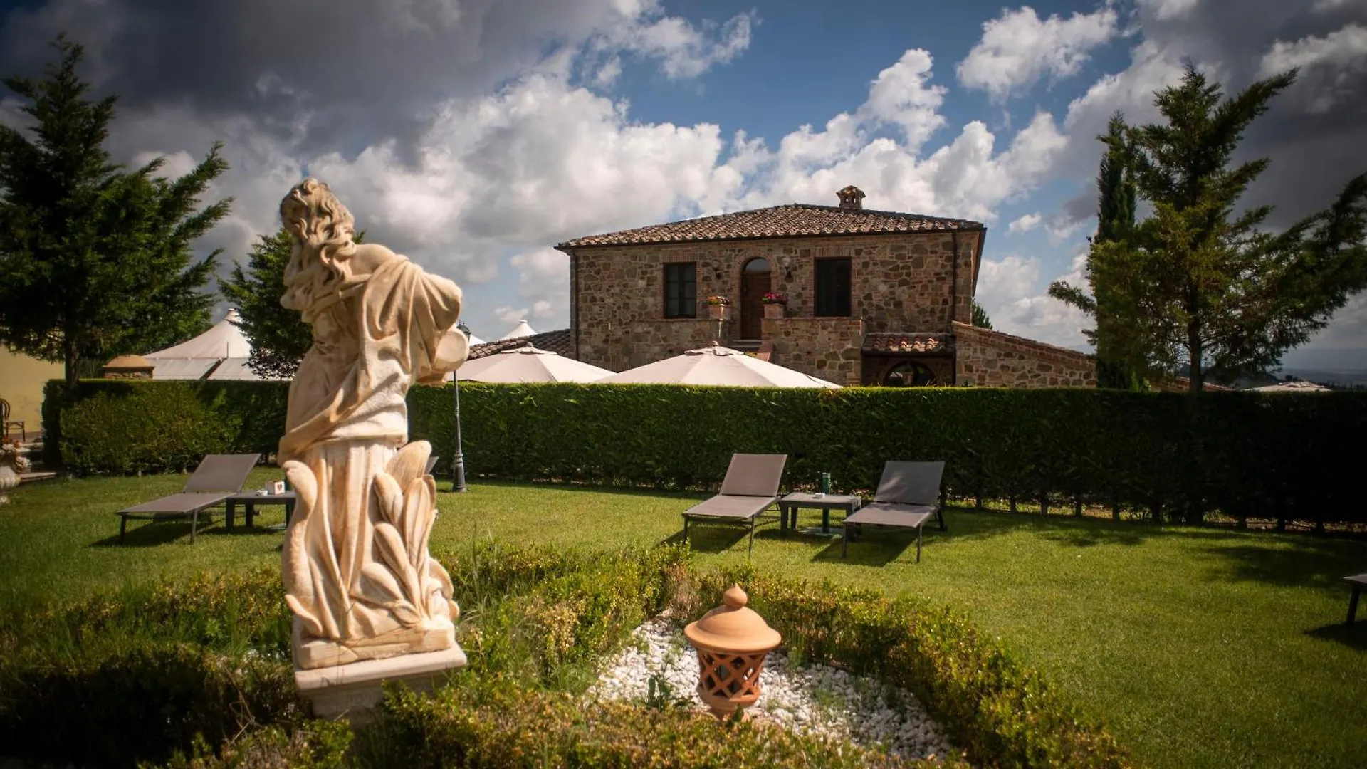 Poggio Paradiso Resort & Spa Montefollonico 4*,