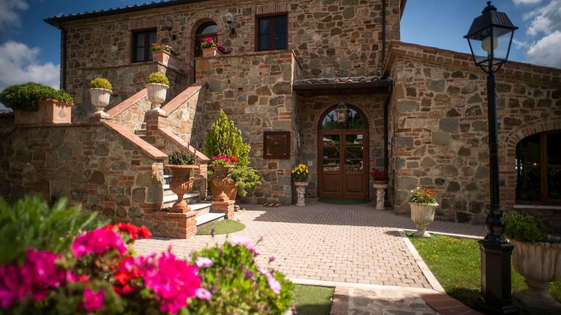 Poggio Paradiso Resort & Spa Montefollonico 4*,  Italy